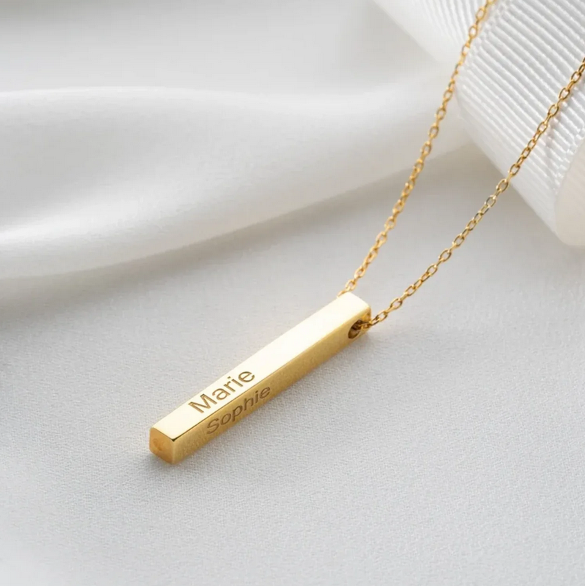 Halsband i rostfritt stål med guldfärgad vertikal stång